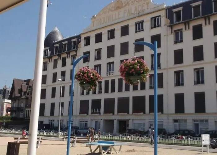 Paradis Les Pieds Sur Le Sable Trouville Palace